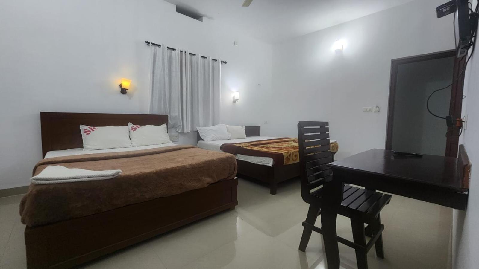 Pkn Homestay Thekkady Kumily Exterior photo